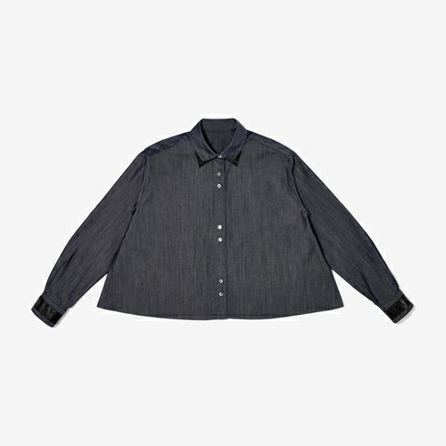 G-FRANCOのウィメンズデニムシャツ繭百合（マユリ）ブラックの正面からの画像