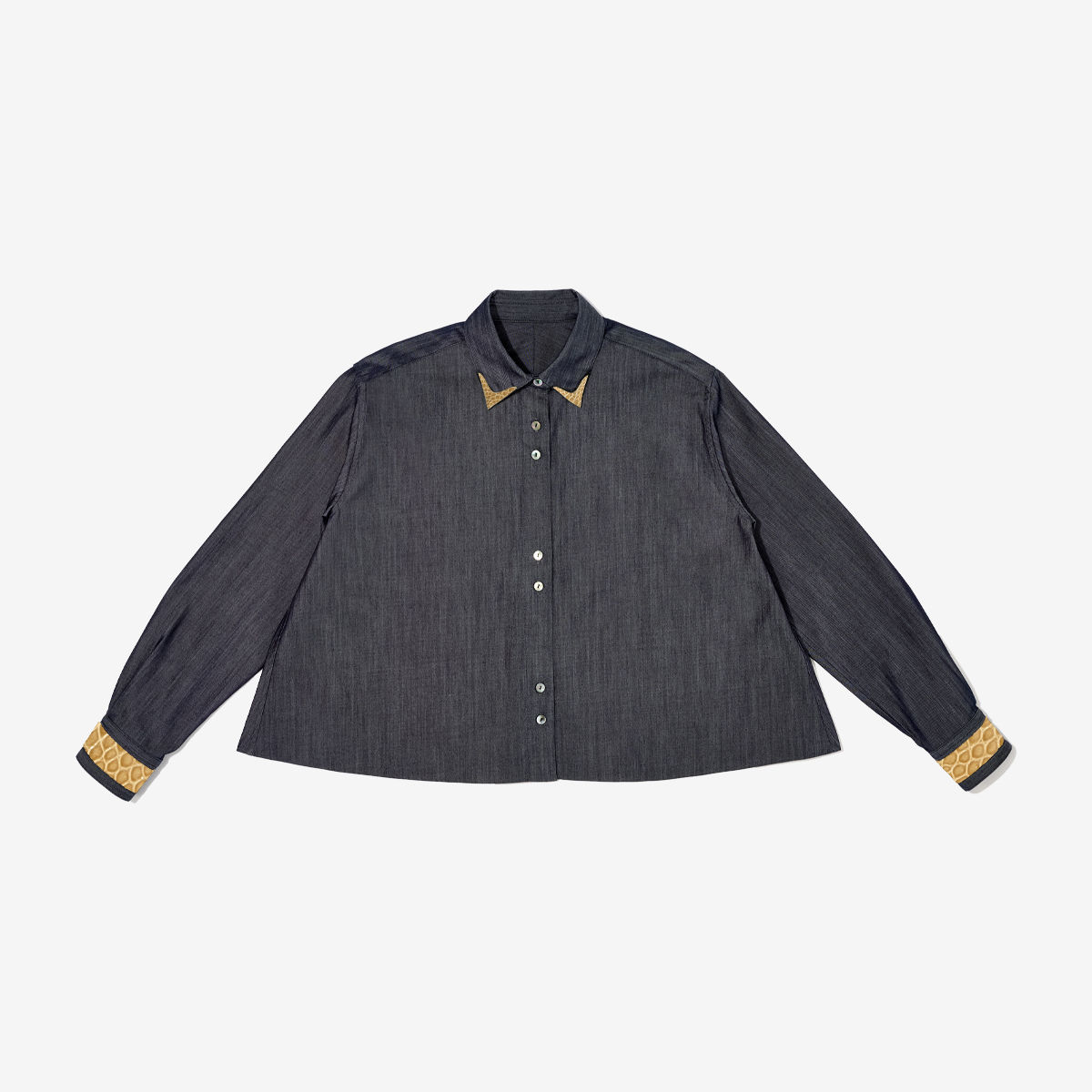 G-FRANCOのウィメンズデニムシャツ繭百合（マユリ）シルクの正面からの画像