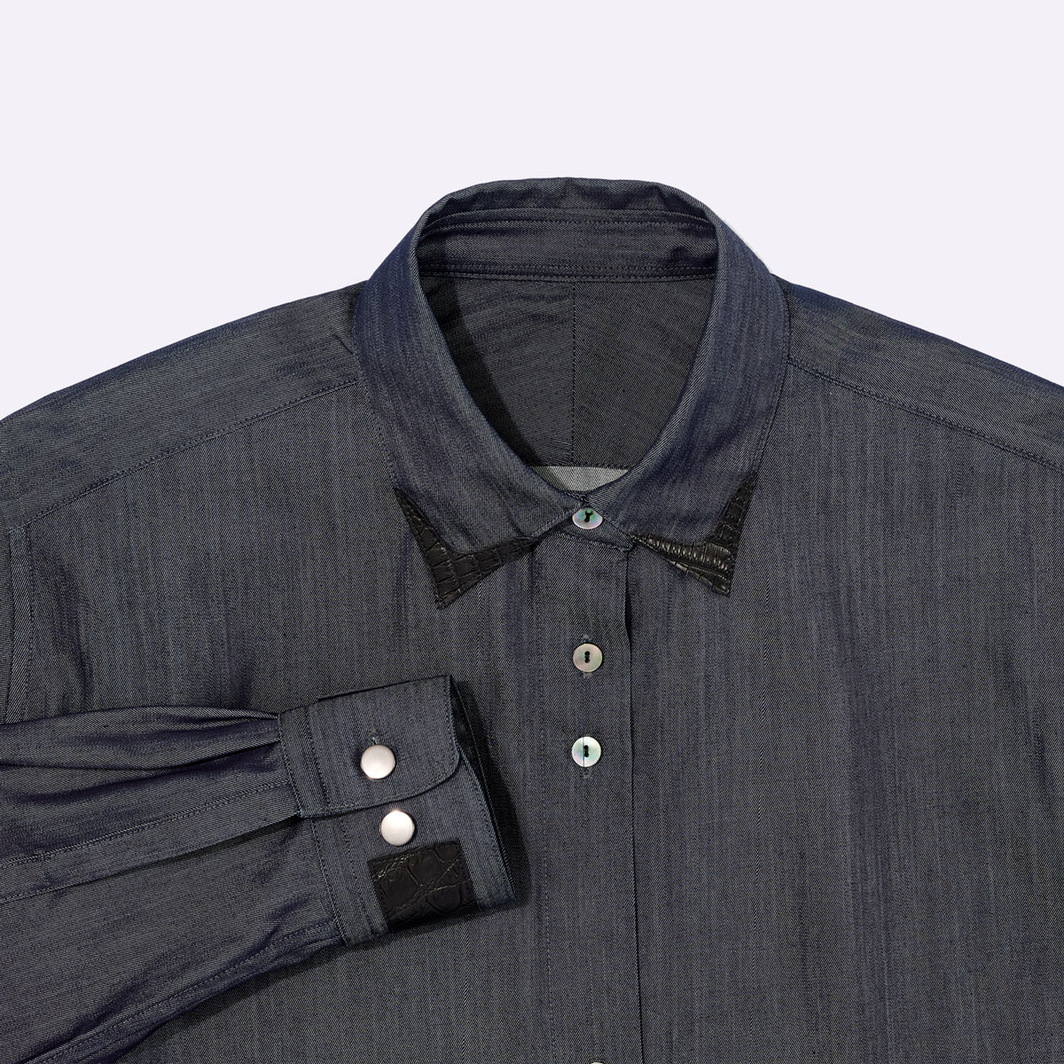 G-FRANCOのウィメンズデニムシャツ繭百合（マユリ）ブラックの正面からの拡大画像