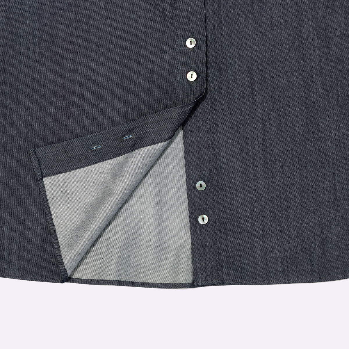 G-FRANCOのウィメンズデニムシャツ繭百合（マユリ）の正面からの裾画像