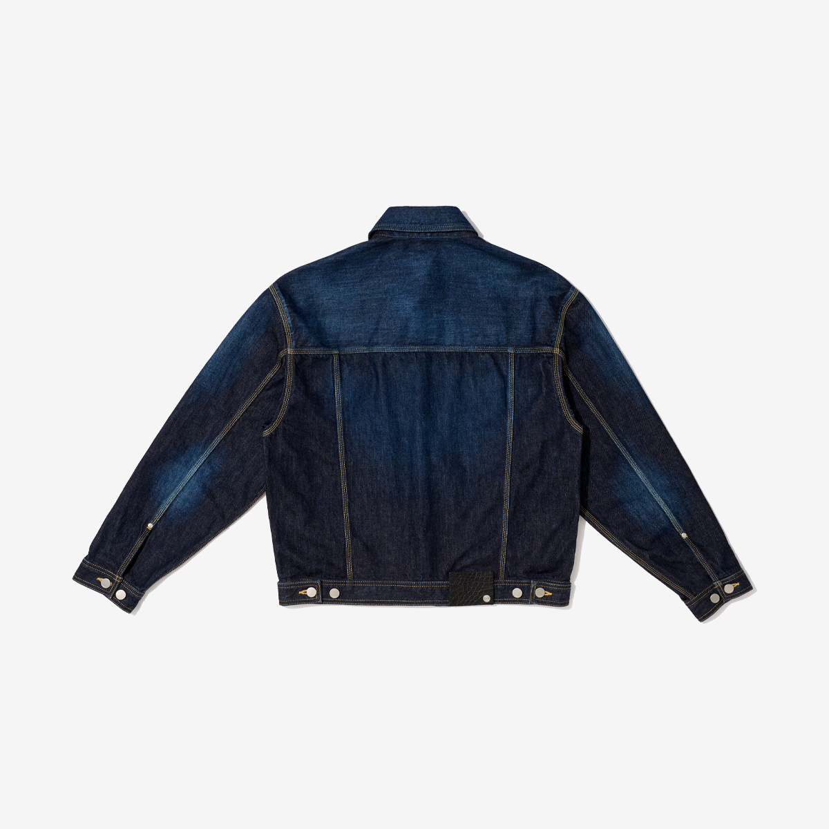 G-FRANCOのメンズデニムジャケットタックジャケットナミの背面からの画像