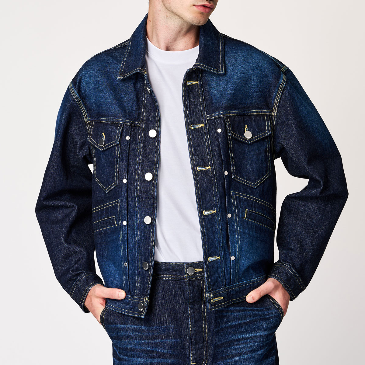 G-FRANCOのメンズデニムジャケットタックジャケットナミの正面からの着画像